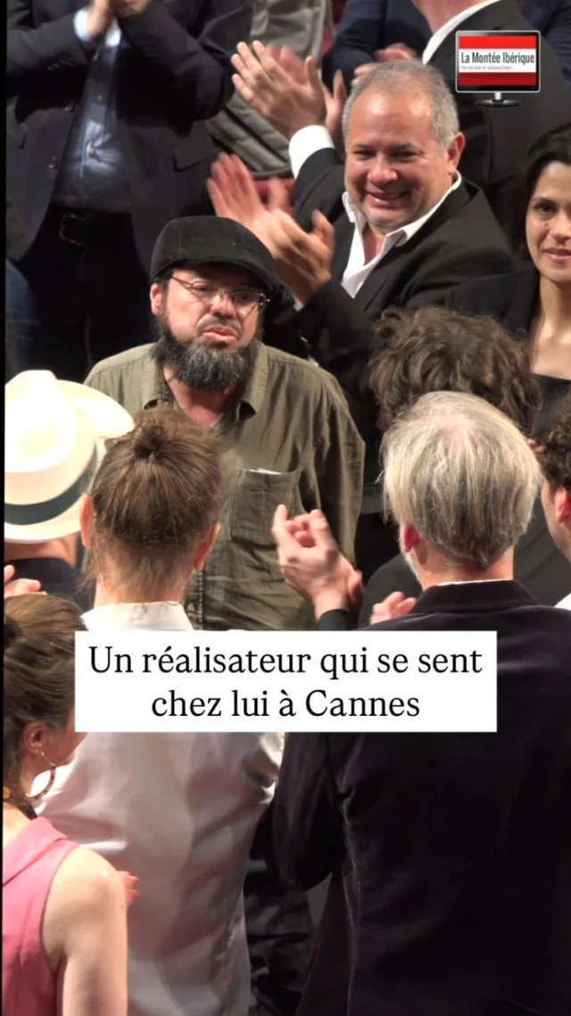 🎙️ Instant Festival — Applaudissements sans fin pour Une Poeta
Ce n’est pas la première fois que le réalisateur présente son œuvre à Cannes.
Pour moi, c’est clairement un coup de cœur du festival.
Pendant deux heures, j’ai ri, j’ai été touchée par la sensibilité du poète.
Un moment suspendu, puissant et très beau.
Un film au message universel, qui résonne bien au-delà des frontières.

#cannes #cannes2025 #cannesfilmfestival #unpoeta #simonmesasoto #colombia #colombia🇨🇴 #cinemalatino #festivaldecannes